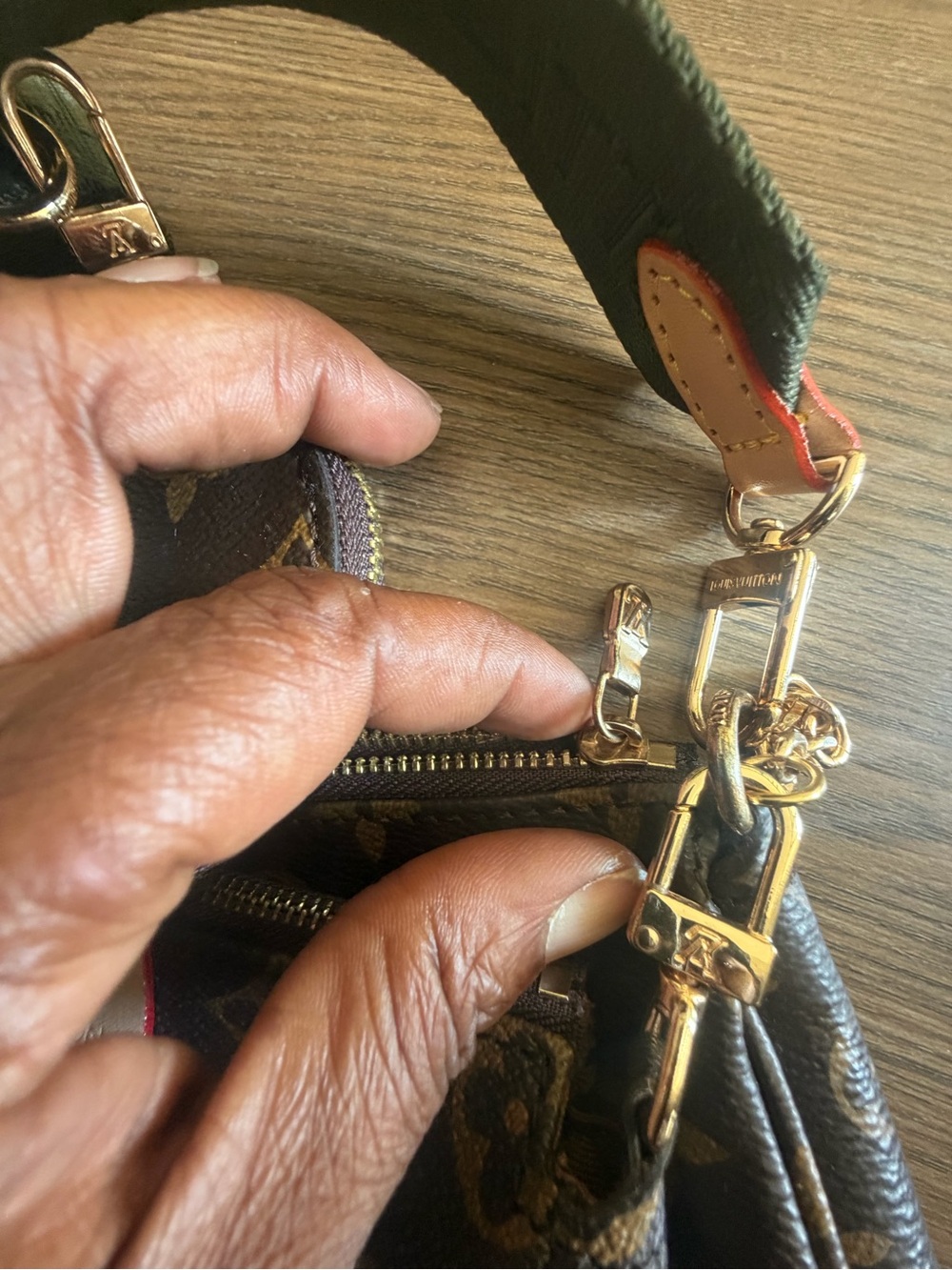 Inspired Monogram Multi-Pochette - Picture 13 of 15